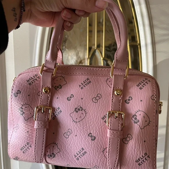 Brand new light pink Hello Kitty handbag - Picture 7 of 9